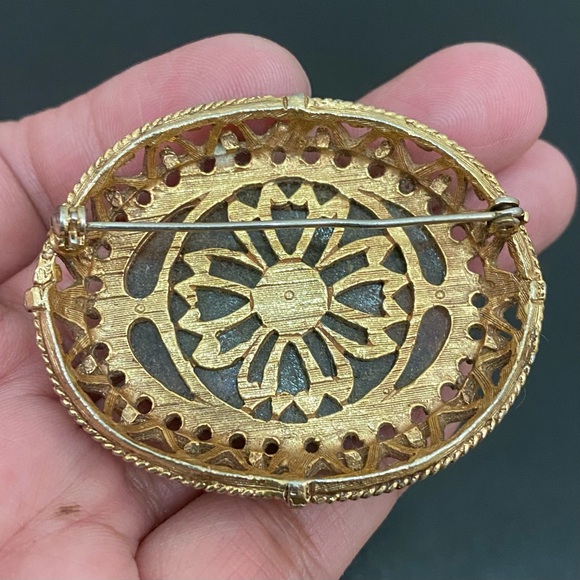 Vintage Baltic Amber Oval Cabochon Ornate Gold-tone Brooch 31.3g - Picture 10 of 12